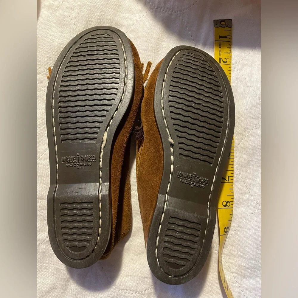 Minnetonka Size 4 Kid's Leather Moccasin Shoes Beaded Eagle / Totem Rubber Soles